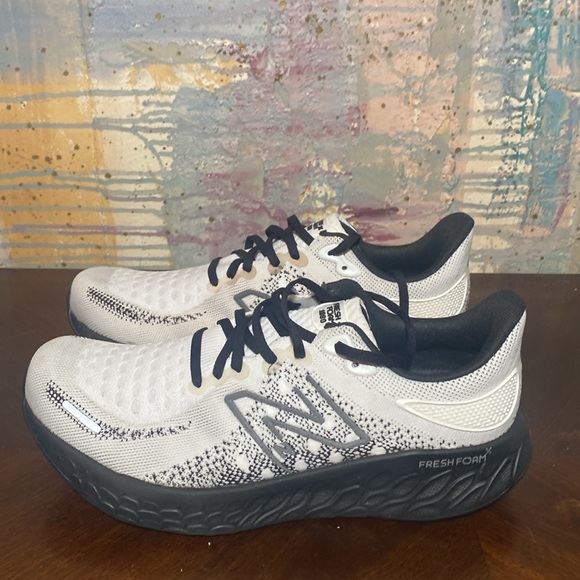 New Balance Fresh Foam X 1080 More V12 Mens Running Shoes size 2E